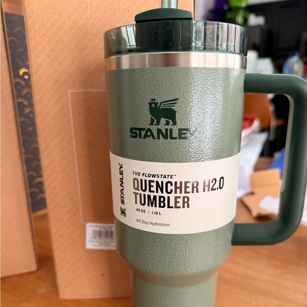 NIB Stanley Hammertone Green 40oz Tumbler
